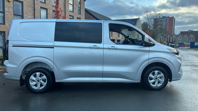 Ford Transit Custom 320 L1 Diesel Fwd 2.0 EcoBlue 150ps H1 Double Cab Van Limited - Image 9